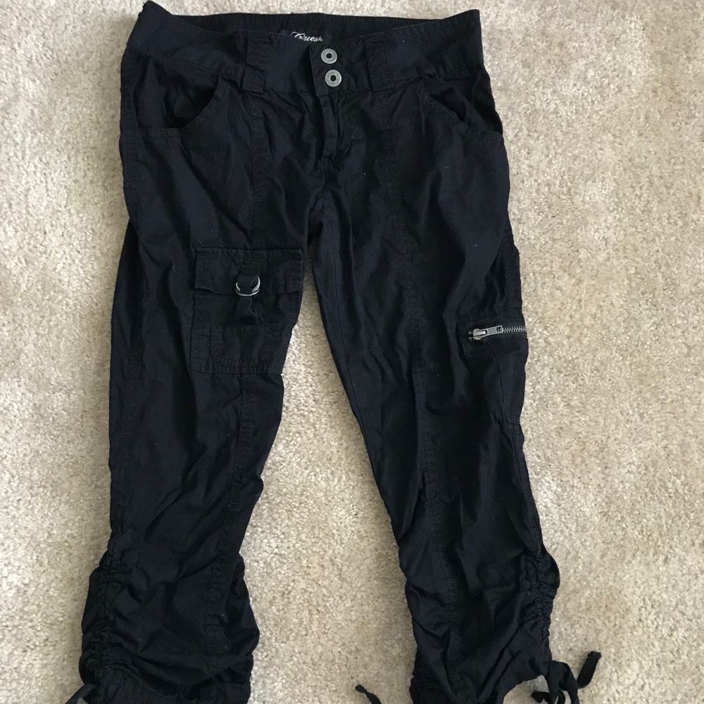 Guess cargo capri pants